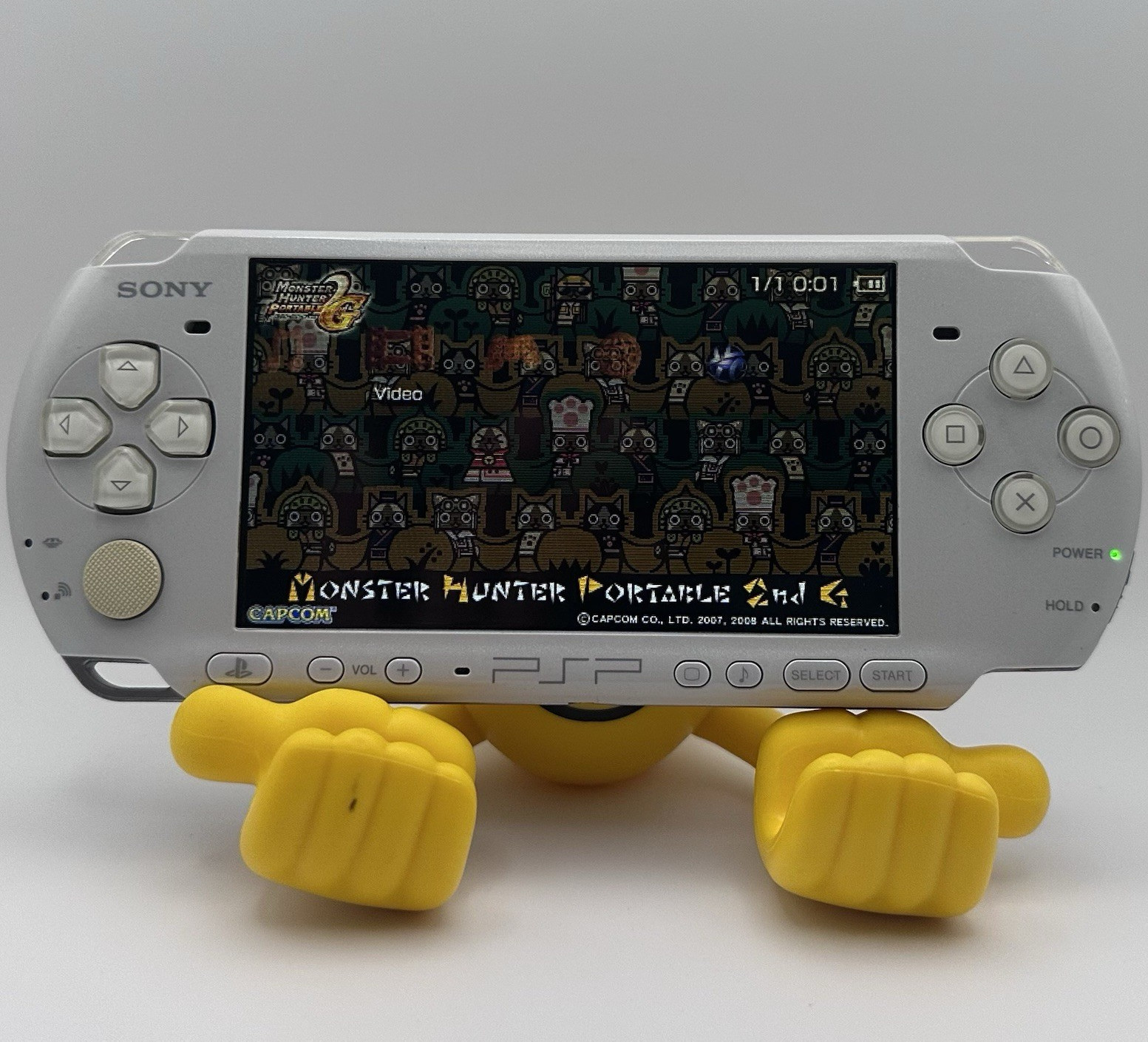 Sony PSP 3000 Pearl White NO UMD DRIVE/ NO BATTERY/ NO CHARGER/ TESTED & WORKING