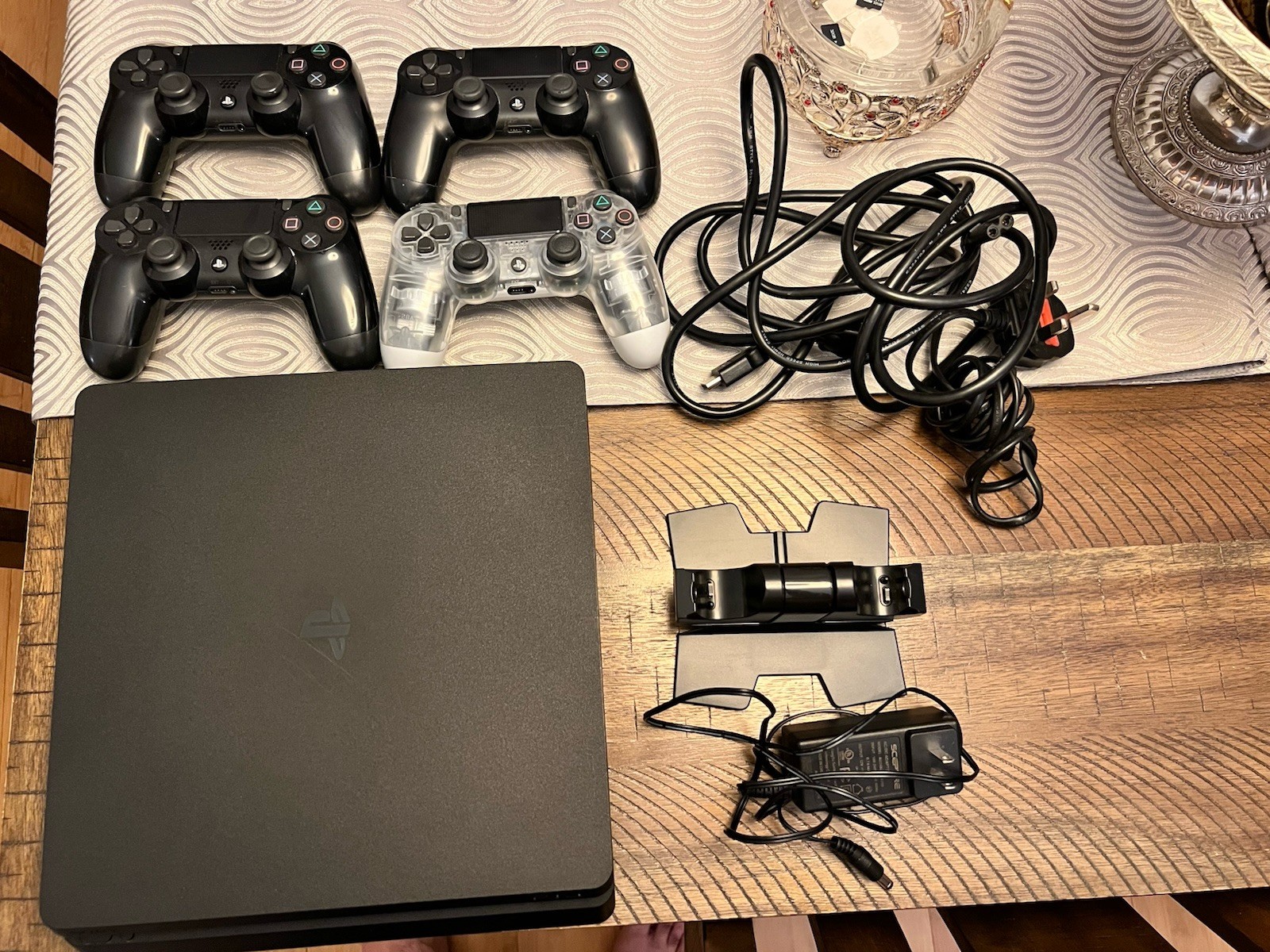 Sony PlayStation 4 Slim Black Console Wi-Fi Blu-Ray 4 Controllers Accessories