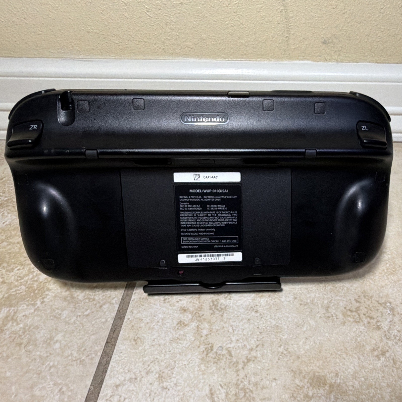 Nintendo Wii U 32GB Black Console + GamePad, Sensor Bar, Cables, Stands