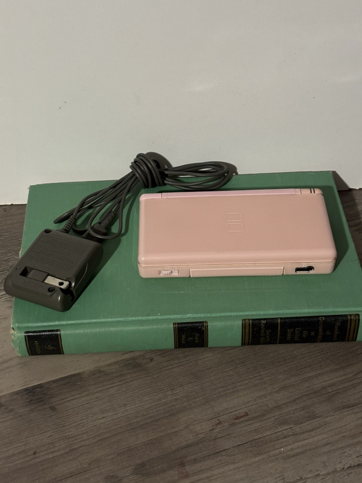 Nintendo DS Lite Handheld Console – Stylus & Charger – Metallic Pink – Untested