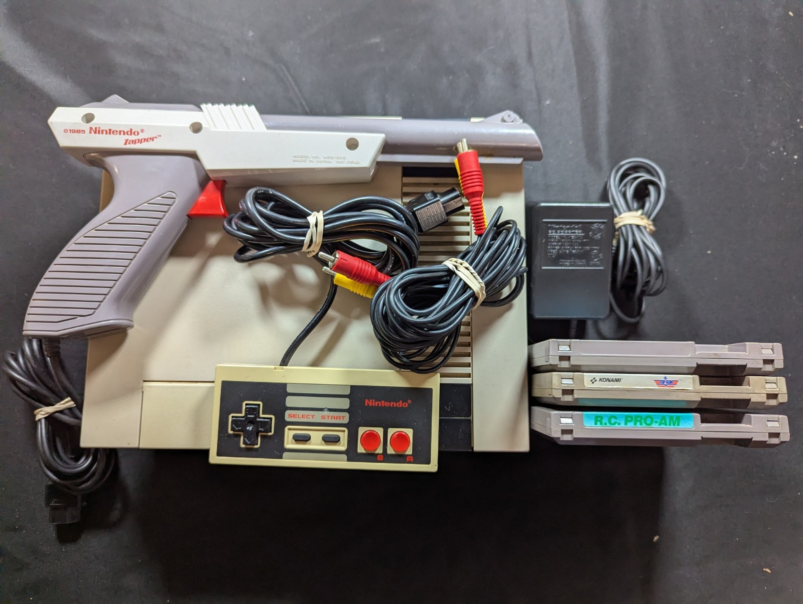 Nintendo NES Console Bundle Zapper 3 Games Controller Cables Tested