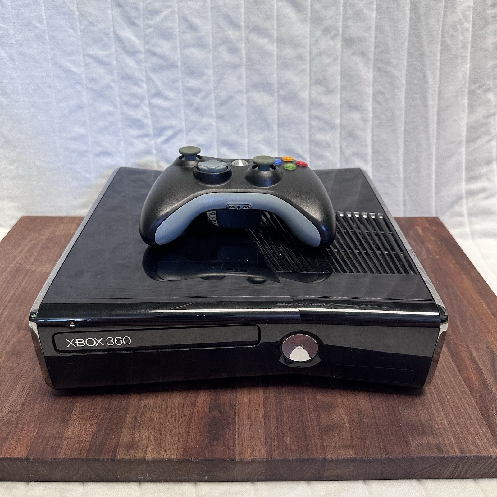 Microsoft Xbox 360 S 250GB Glossy Black Console With Controller