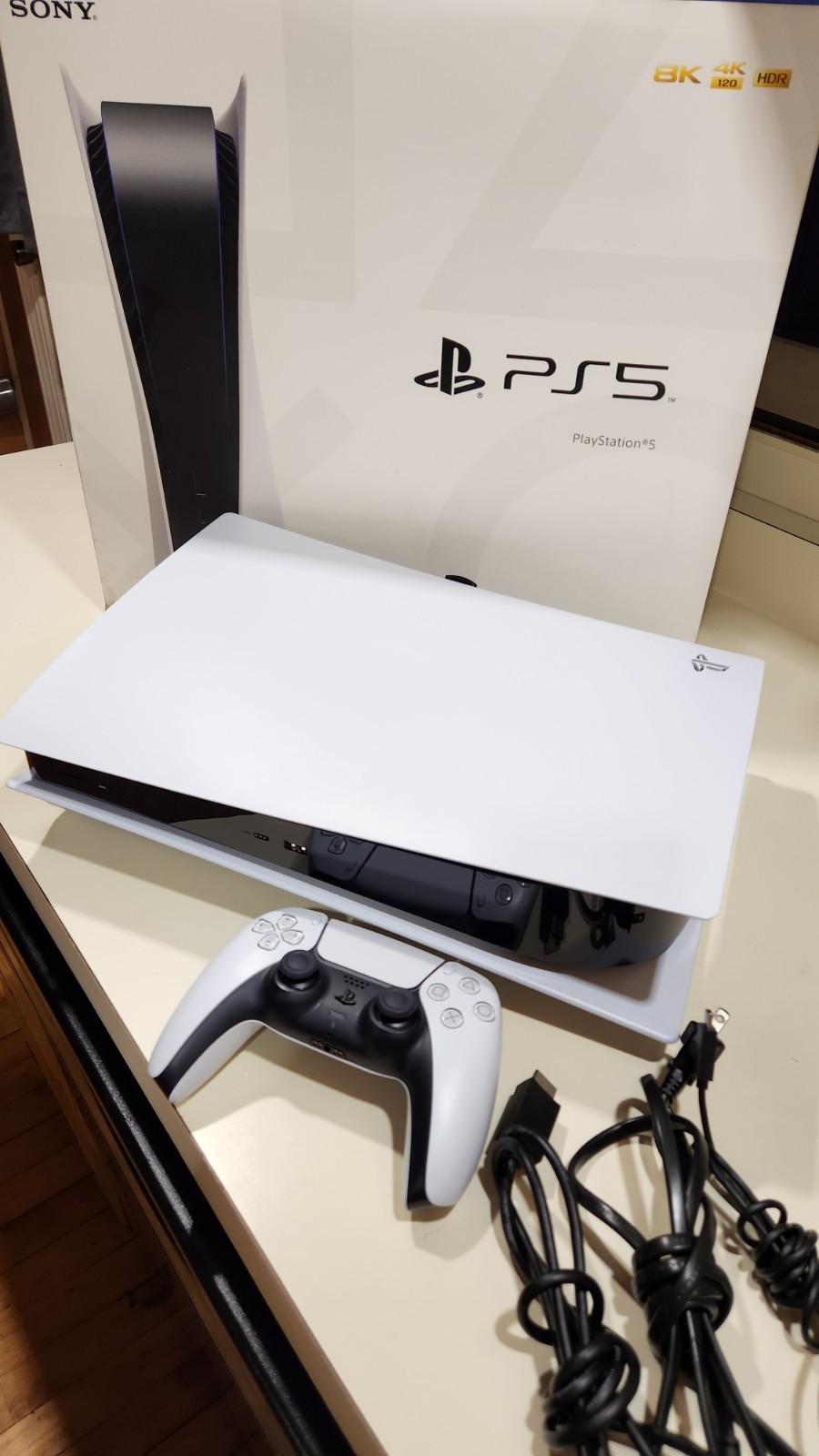 Sony PlayStation 5 Disc Edition PS5 825GB (CFI-1015A), adult owned box included