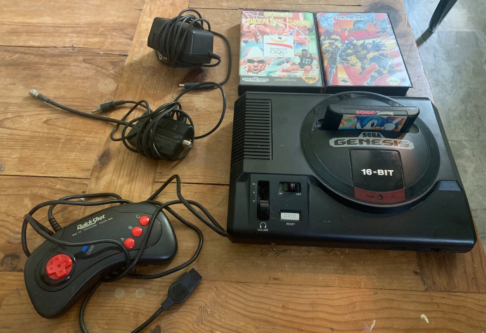 Sega Genesis 16-bit Model 1601 with one controller, power cords and 3 games