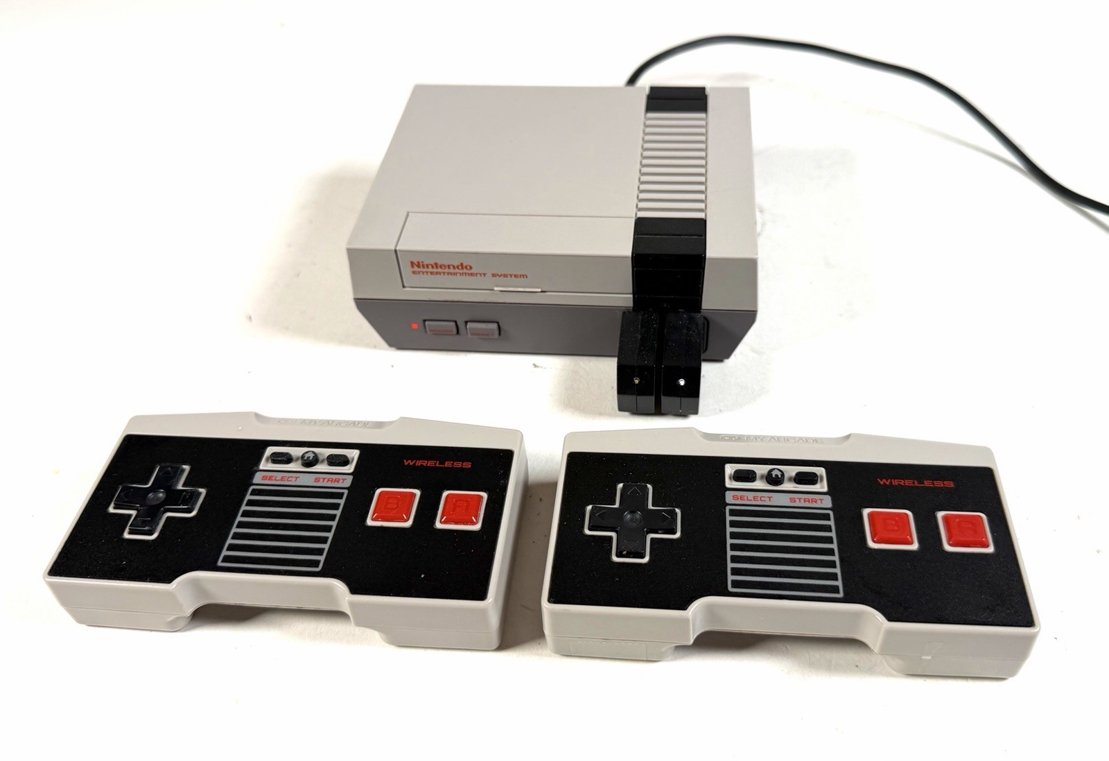 Nintendo NES Classic Edition Console Gaming System CLV-001 W Wireless Contollers