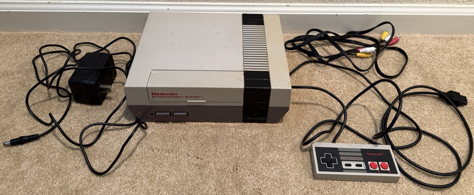 Original Nintendo NES Console Cables Controller Works Tested