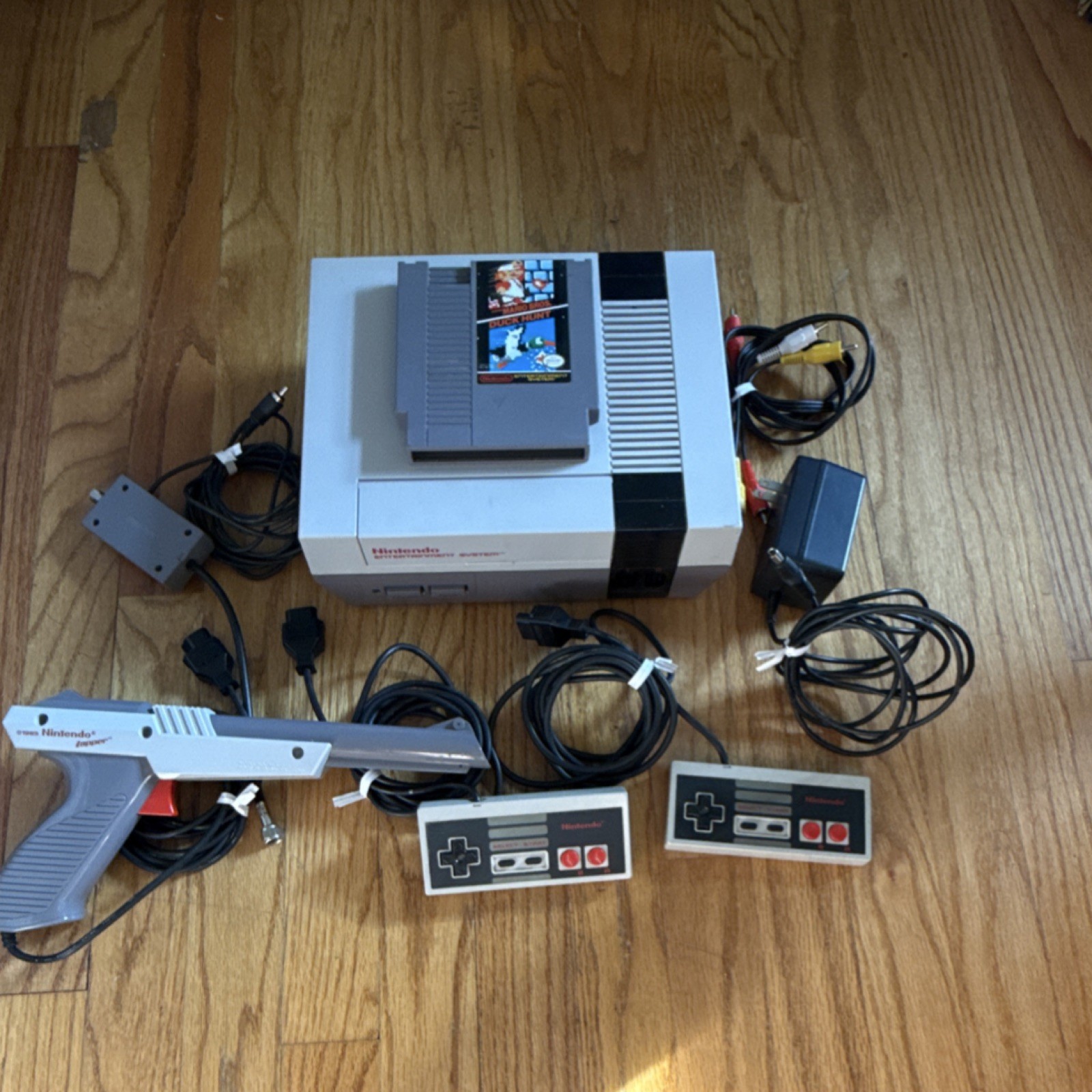 Nintendo Entertainment System NES Console with Controllers Zapper Cables Game