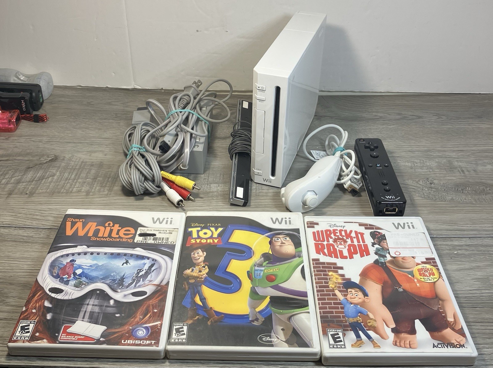 Nintendo Wii Console Bundle RVL-001 With 3 Games Tested Works