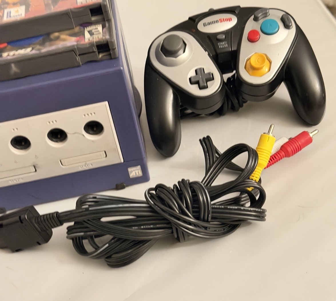 Nintendo GameCube Console Bundle w/ 2 Controllers, Microphone, Cable & 2 Games