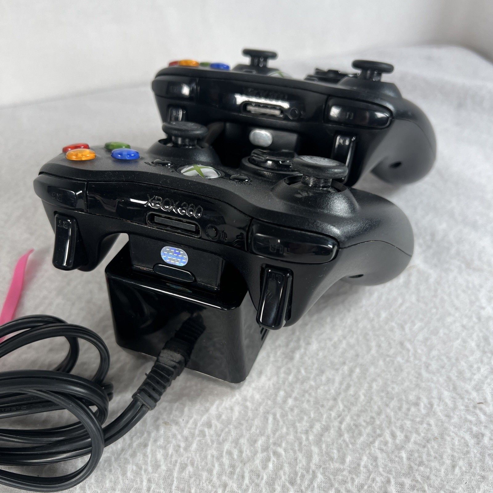 Microsoft Xbox 360-E Console LOT 4GB Wireless 2 Controllers Charger Black Tested