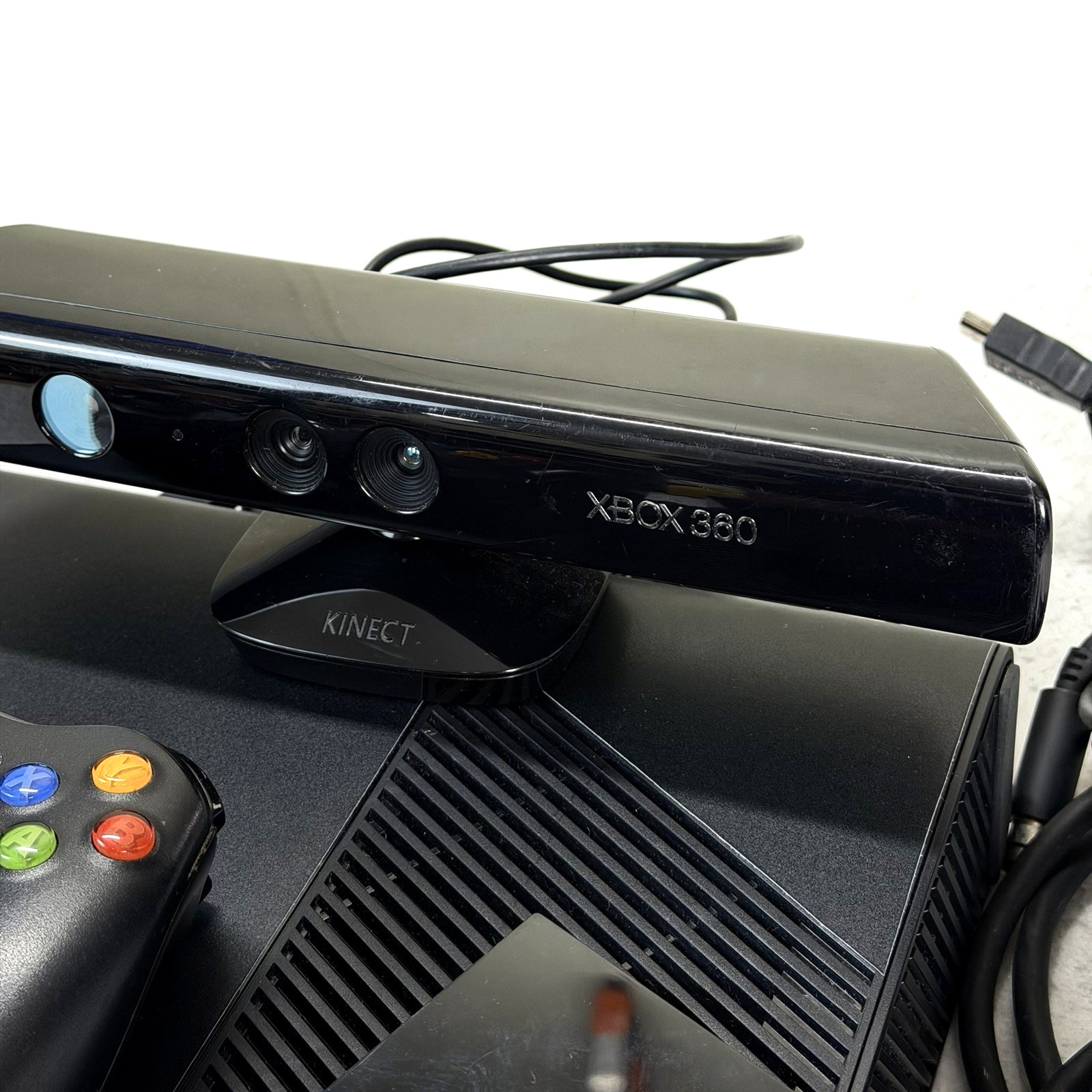 Xbox 360 E Console Kinect Bundle w/ Wireless Controller Games Cords 250gb Tested