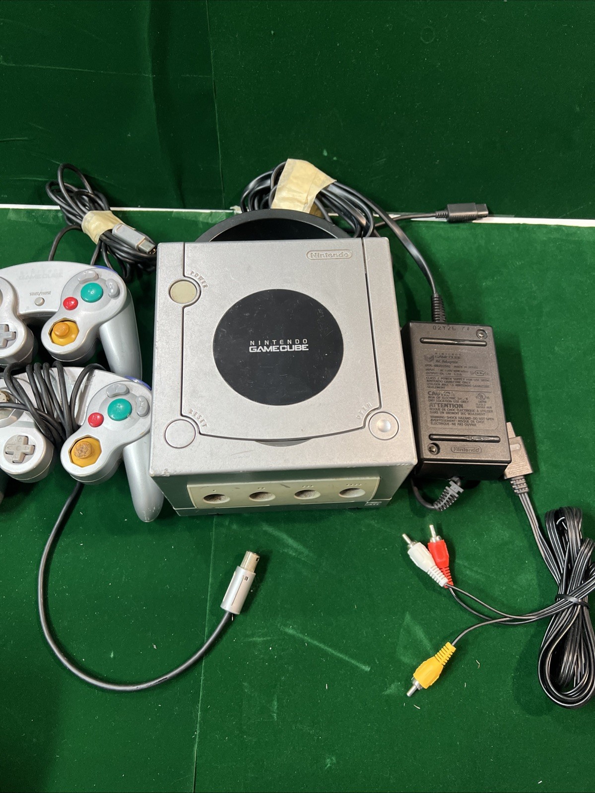 Nintendo GameCube Silver Console Bundle – 2 Controllers Charger