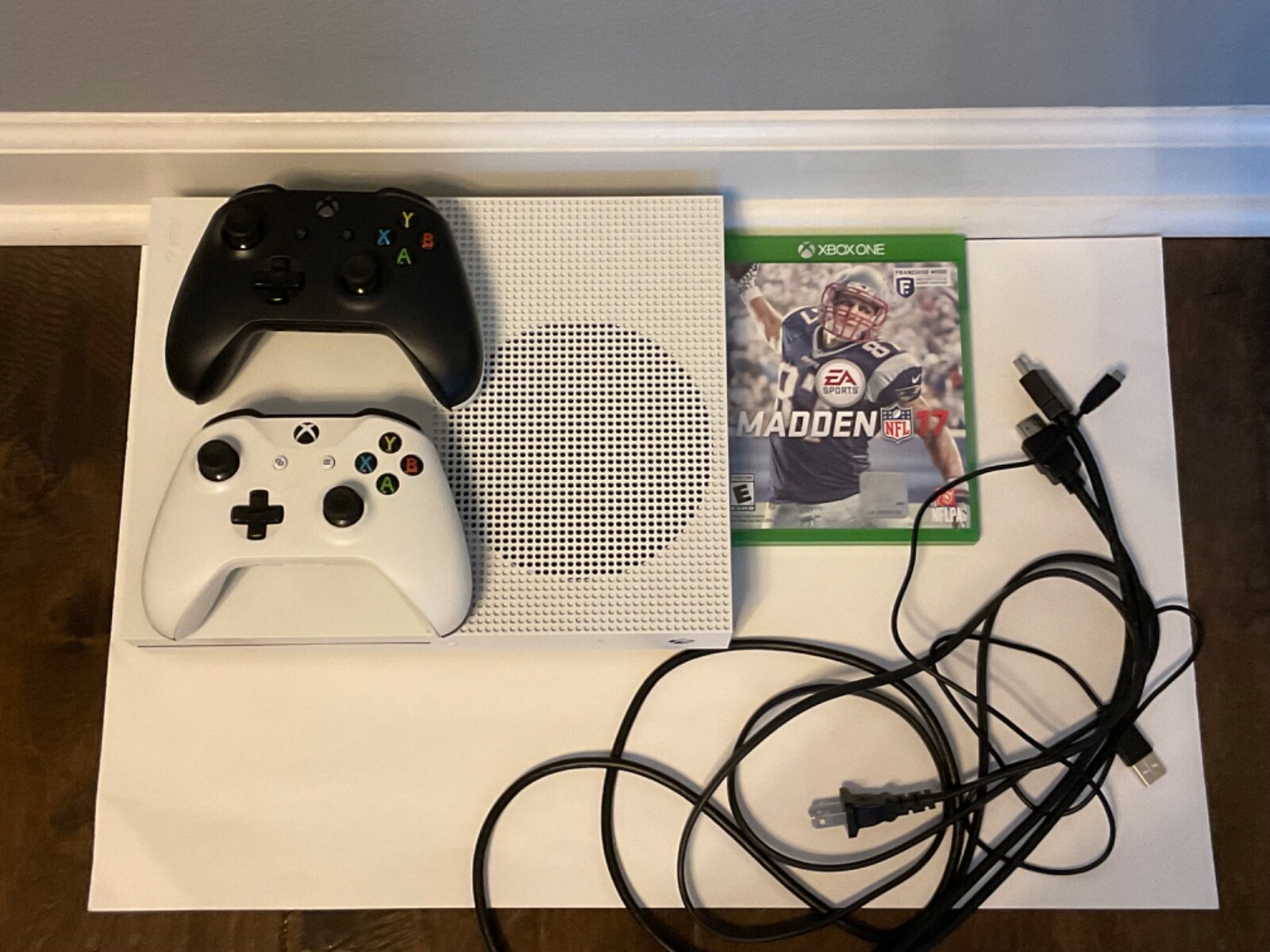 Microsoft Xbox One S 350GB Video Game Console – White (ZQ9-00001) 2 CONTROLLERS