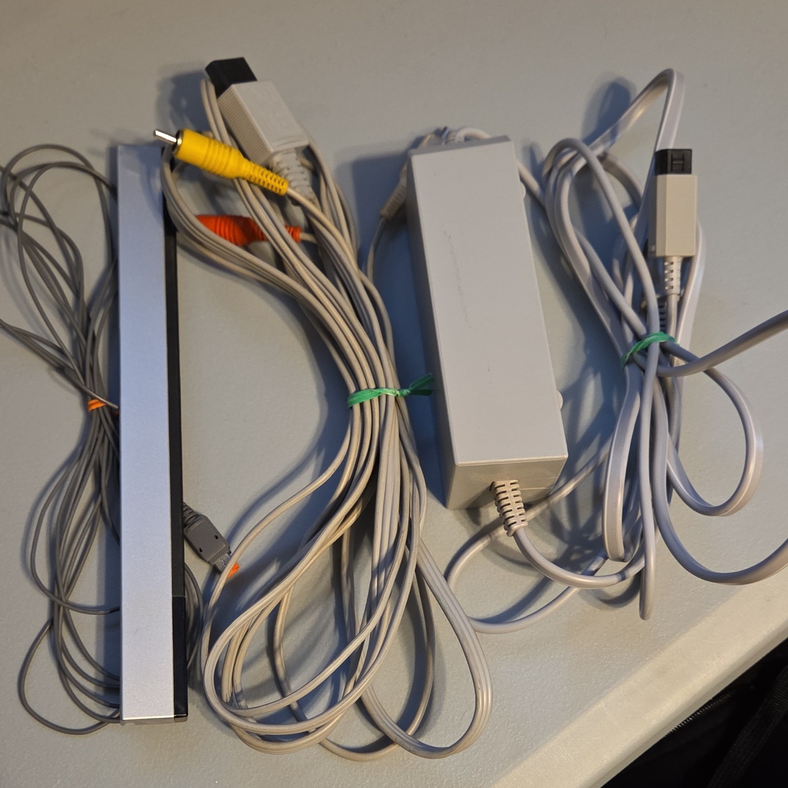 Nintendo Wii RVL-001(USA) White Console Bundle with Controllers, Accessories