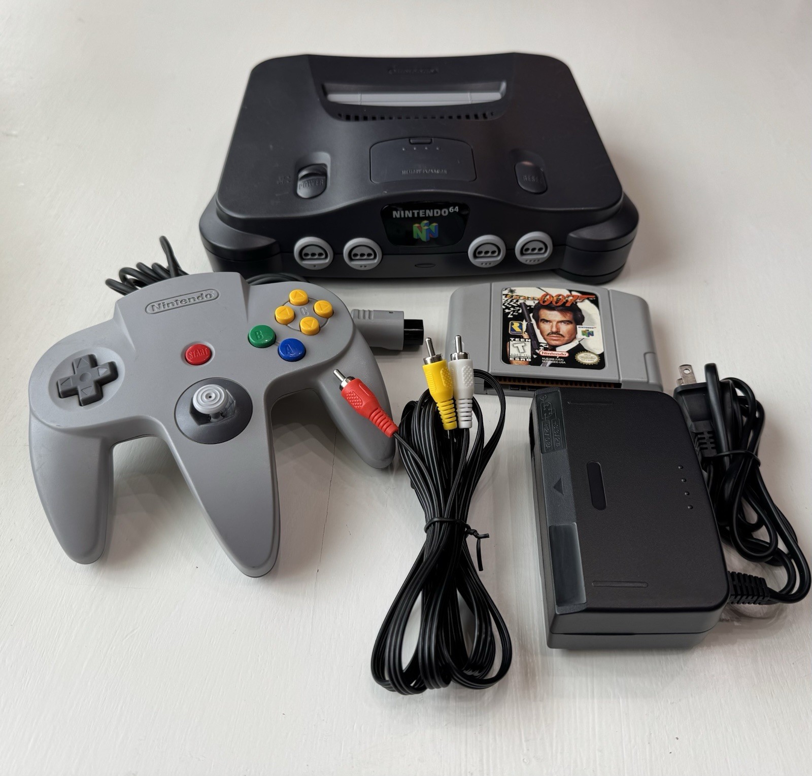 Nintendo 64 N64 Golden Eye 007 Console Bundle With Controller TESTED