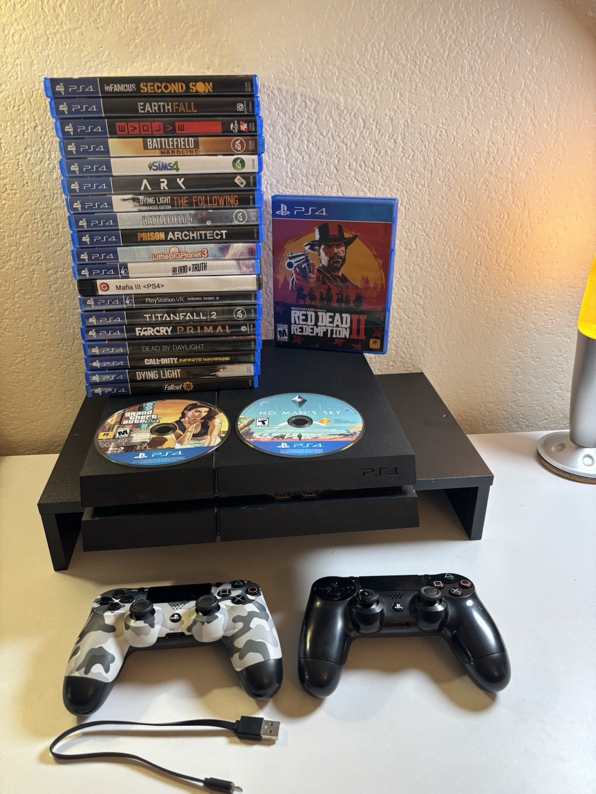 Sony PlayStation 4 PS4 500GB Black Console Bundle 22 Games & Controllers READ