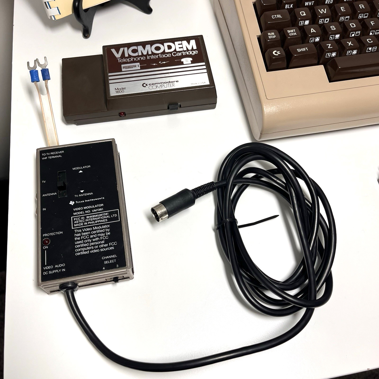 Vtg RARE Commodore 64 Console [Matching Serial #s] Bundle *IMMACULATE* w/ Extras