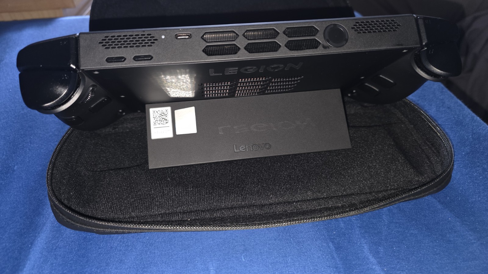 Lenovo Legion Go 2 8.8″ AMD Ryzen Z2 32GB RAM 1TB Eclipse Black 8AHP2 Oled Ob A