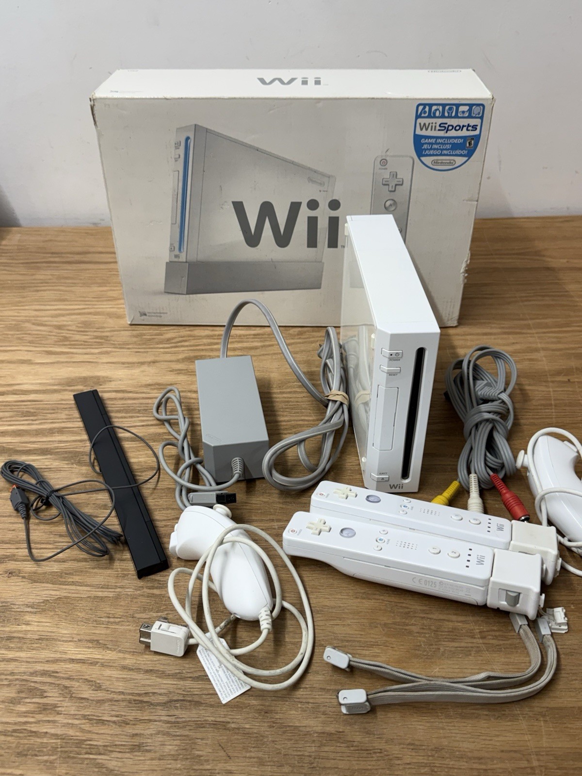 Nintendo Wii Console Gaming System In Original Box RVL-001 White TESTED