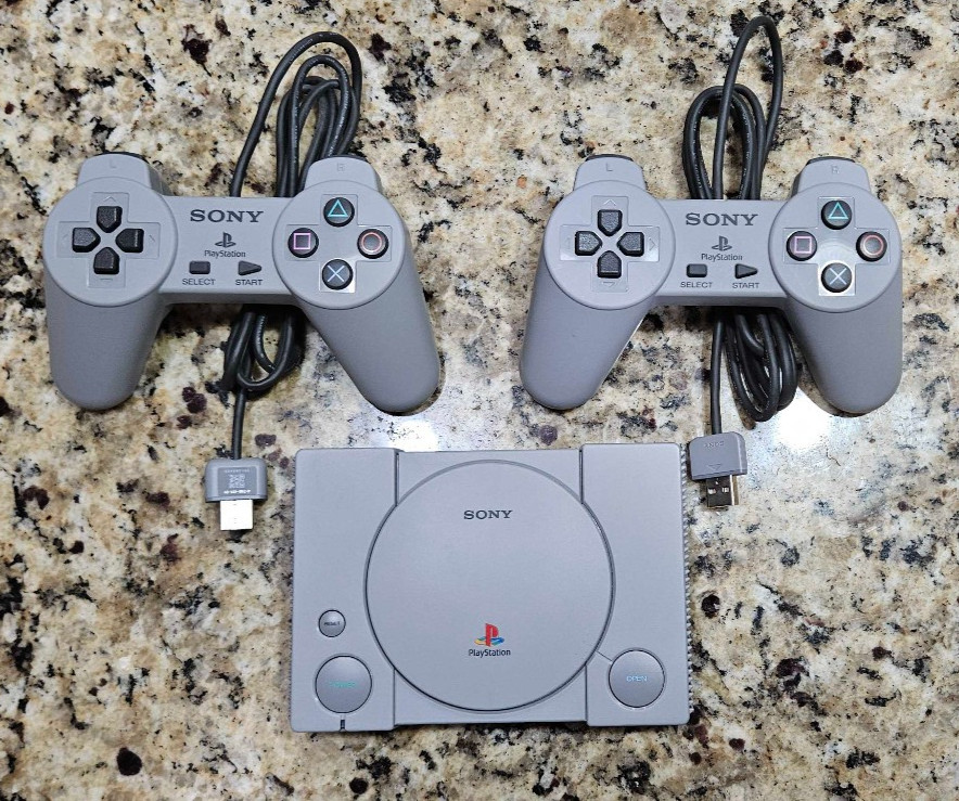 PlayStation Classic Mini Console + 2 Controllers