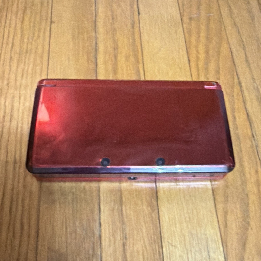 Nintendo 3DS Red/Black Handheld System 3D Touchscreen w/ Mario Kart 7