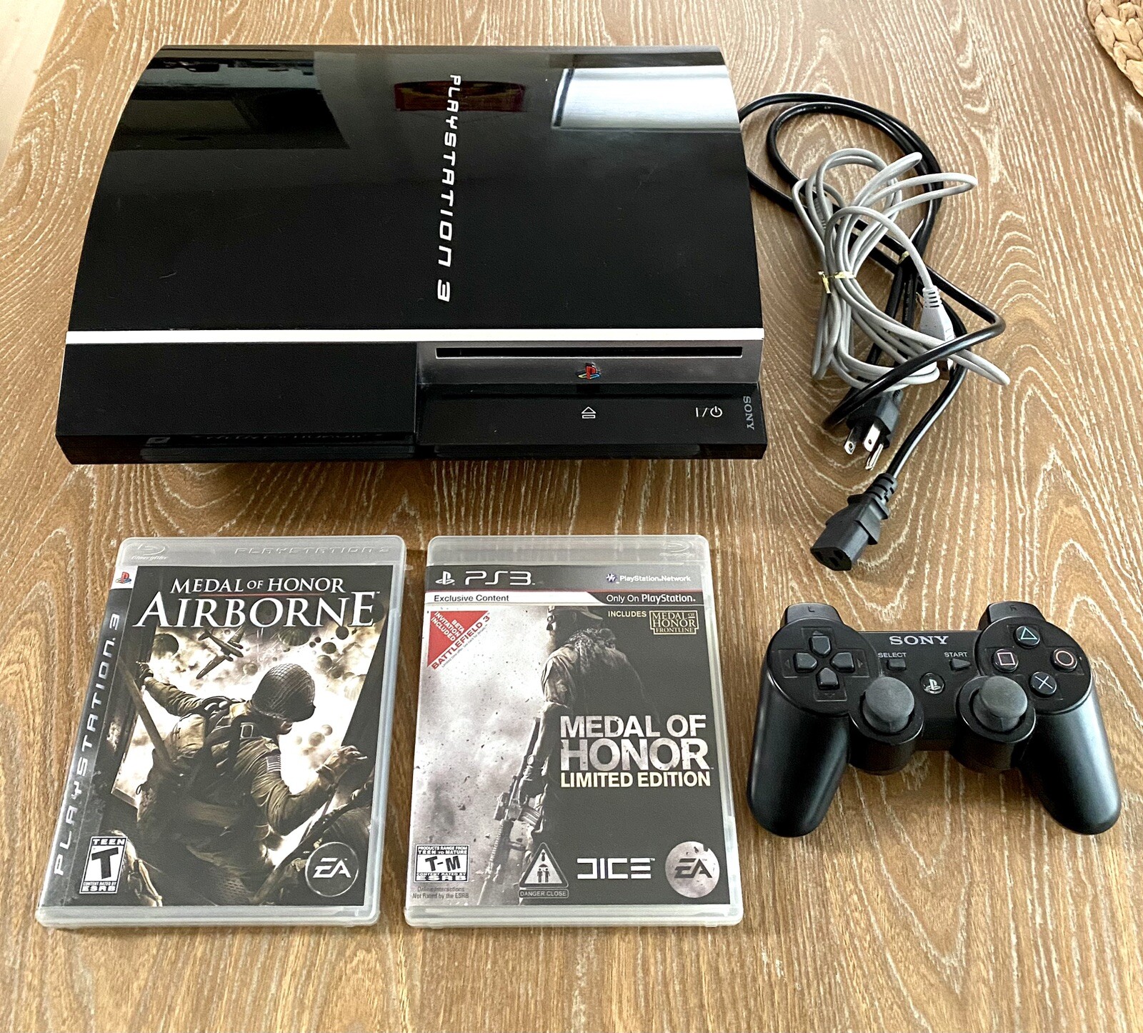 Sony Playstation 3 PS3 40 GB Fat Console Controller Medal of Honor CECHG01