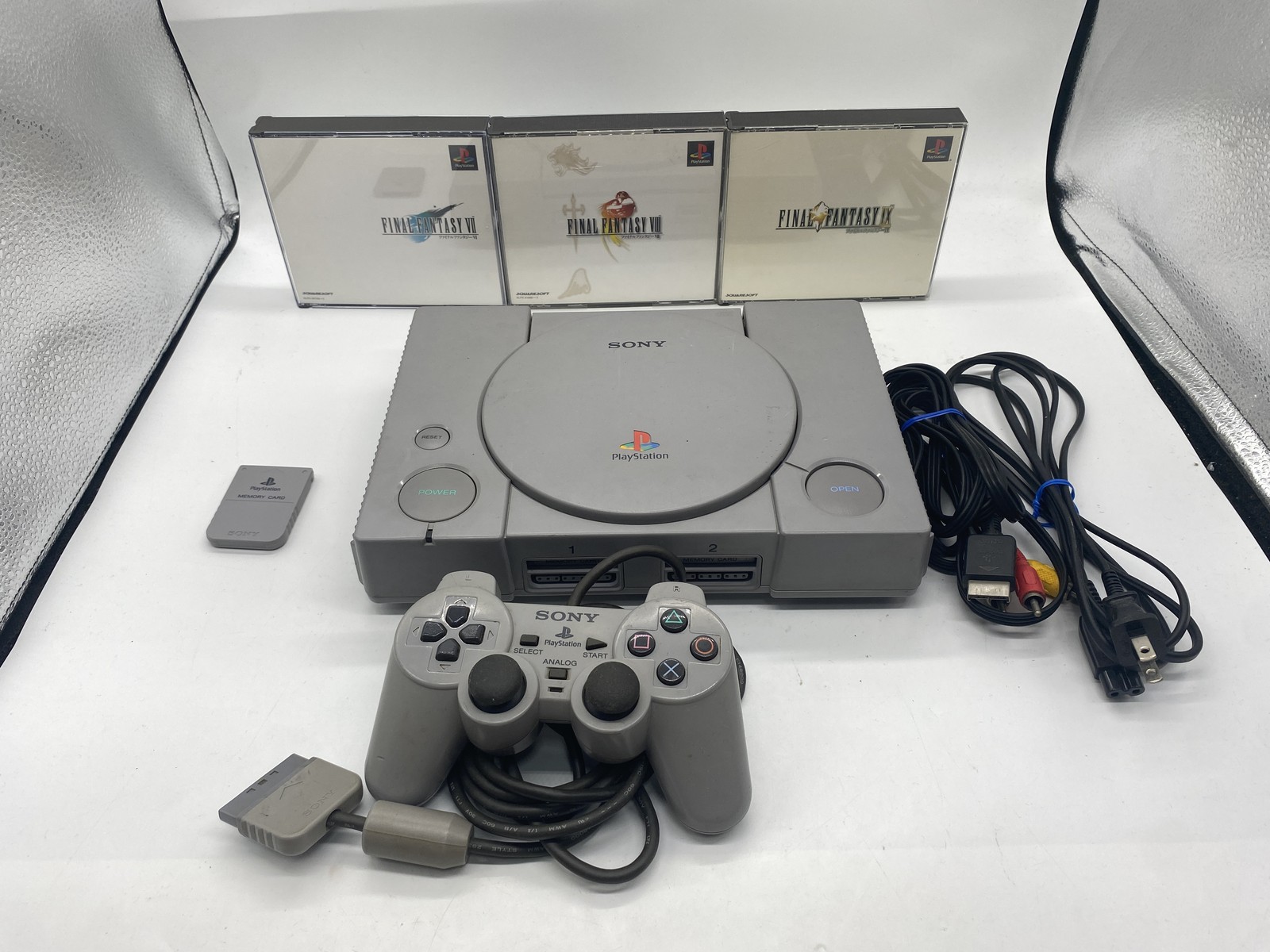 PlayStation 1 PS1 Console w/ FINAL FANTASY 7 8 9 set SCPH-7000 JP Ver.