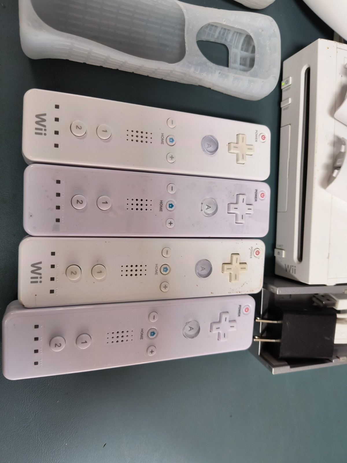 Nintendo Wii Model RVL-001 (USA) [Plays Wii & GameCube Games] Bundle Deal