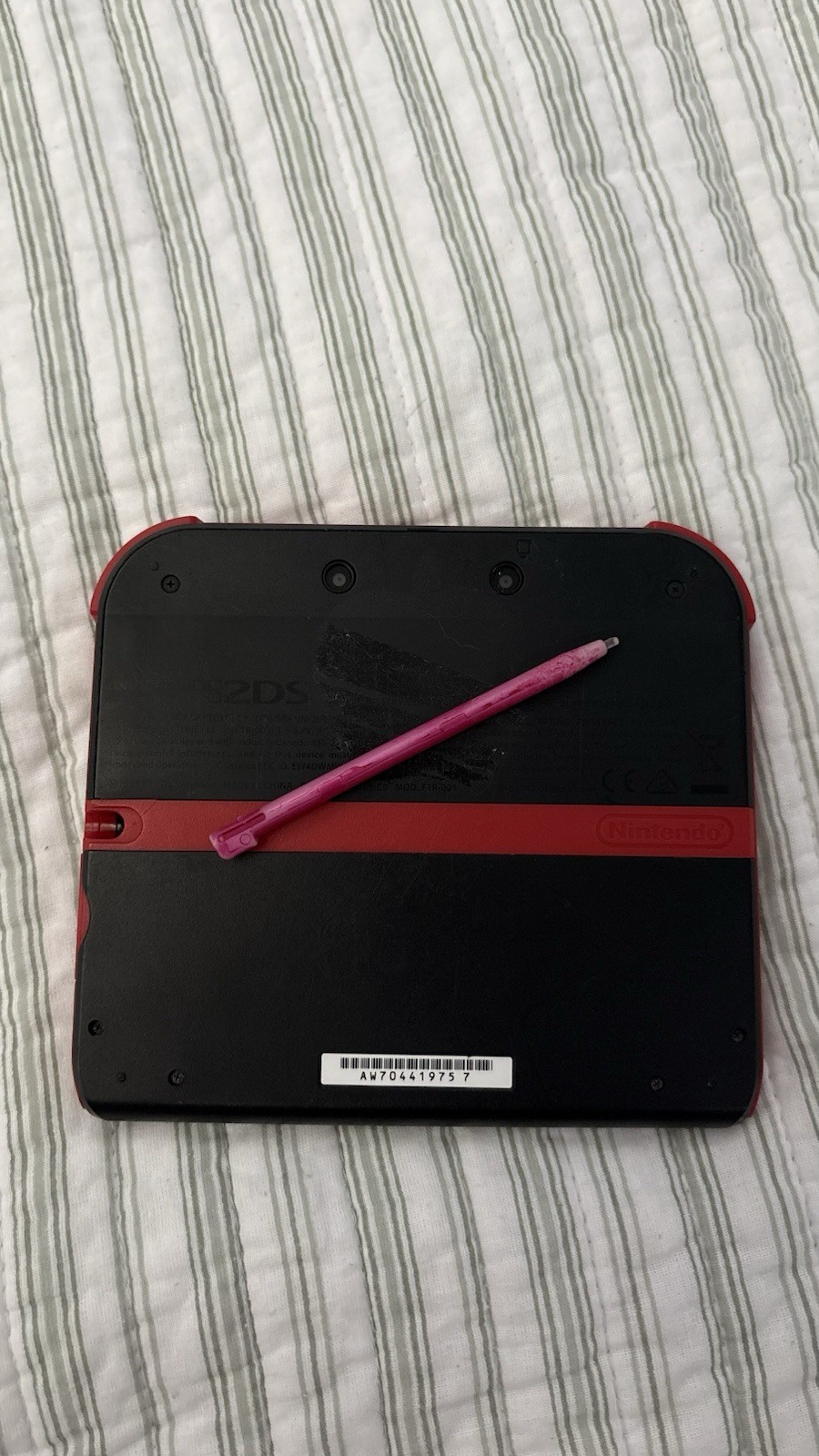 Nintendo 2DS Black/Red Handheld Console Touchscreen W/ Pokémon Ultra Sun