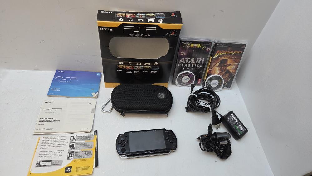 Sony PSP-2001PB/98510 Playstation Portable Black w/ Original Box Bundle