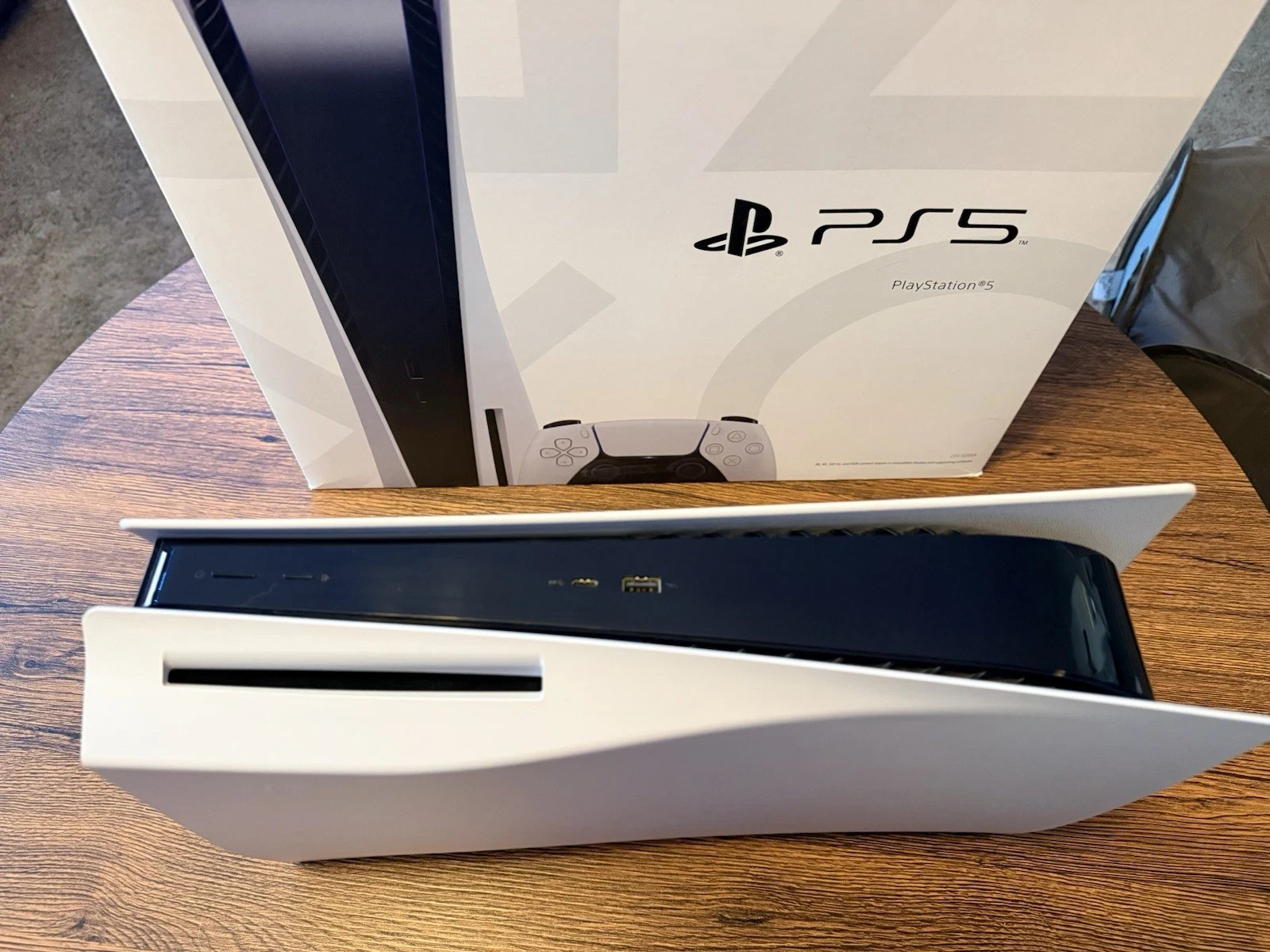 Sony PS5 Blu-Ray Edition Console – Complete Bundle, low hours, Free Shipping !