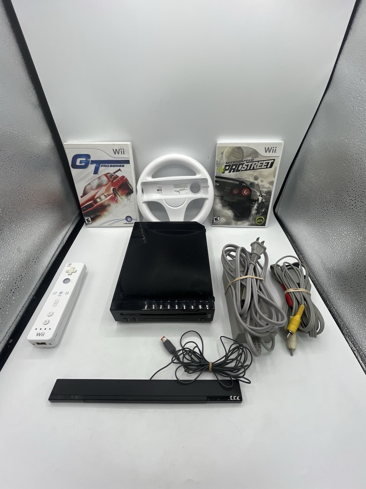 Black Nintendo Wii Console 2 Game Bundle RVL-001