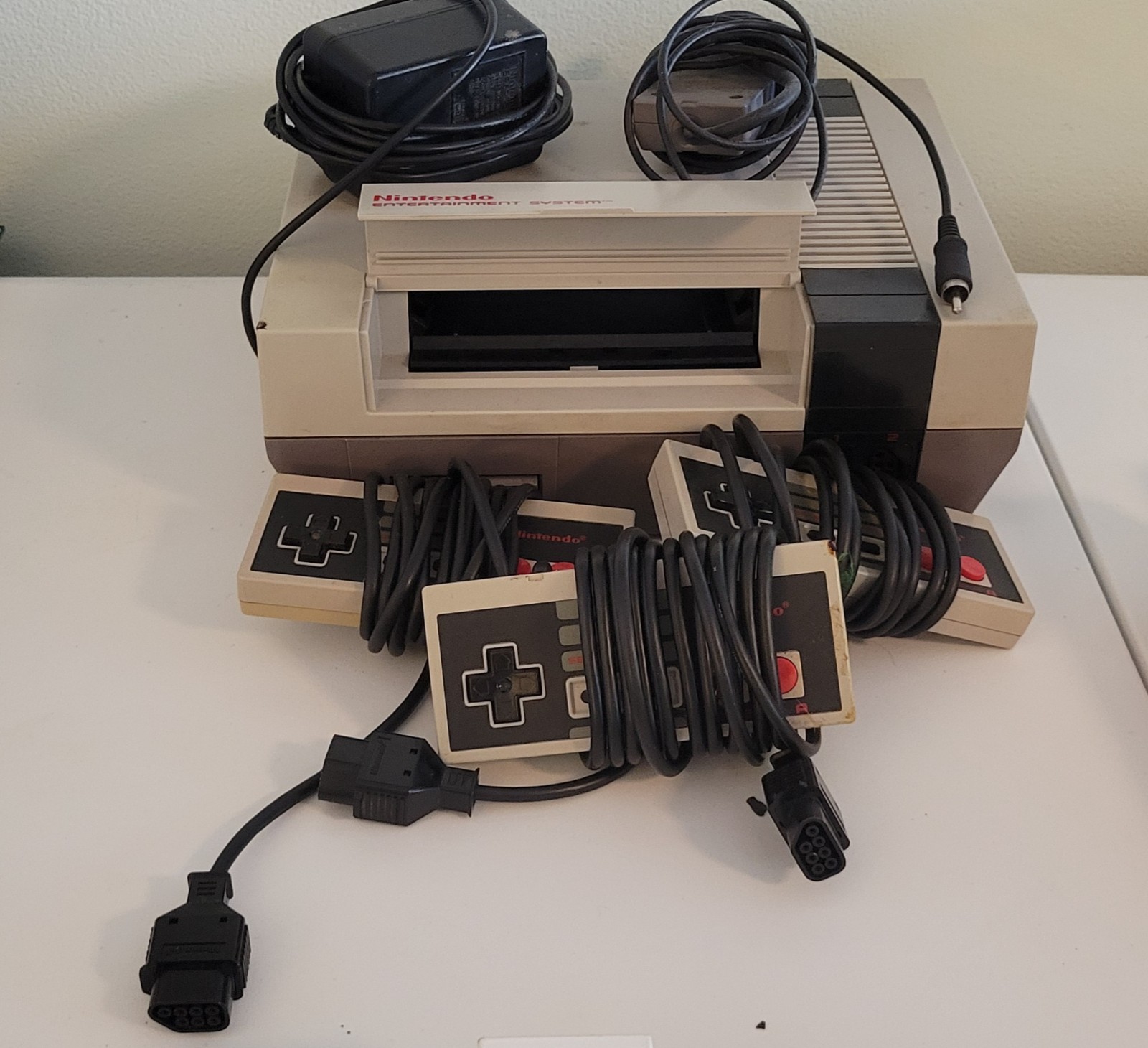 Original Nintendo NES Console Bundle – 3 Controllers, Both Cables – Powers On