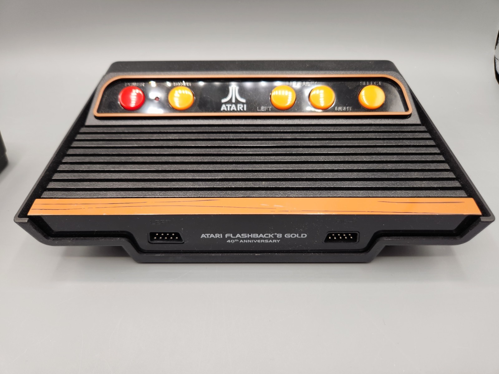 Atari Flashback 8 Gold Deluxe HD Console Wireless Controllers – Gold