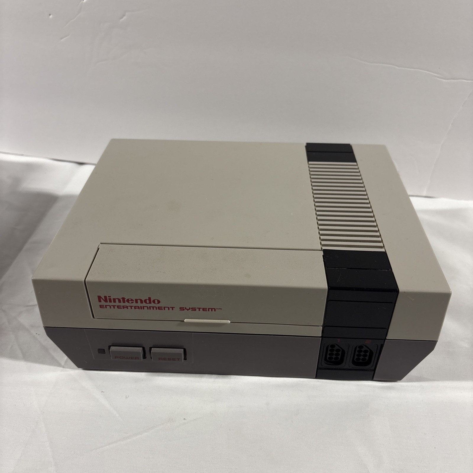 Vintage 1985 – NES Classic Model # NES – 001 Complete GameSystem Tested
