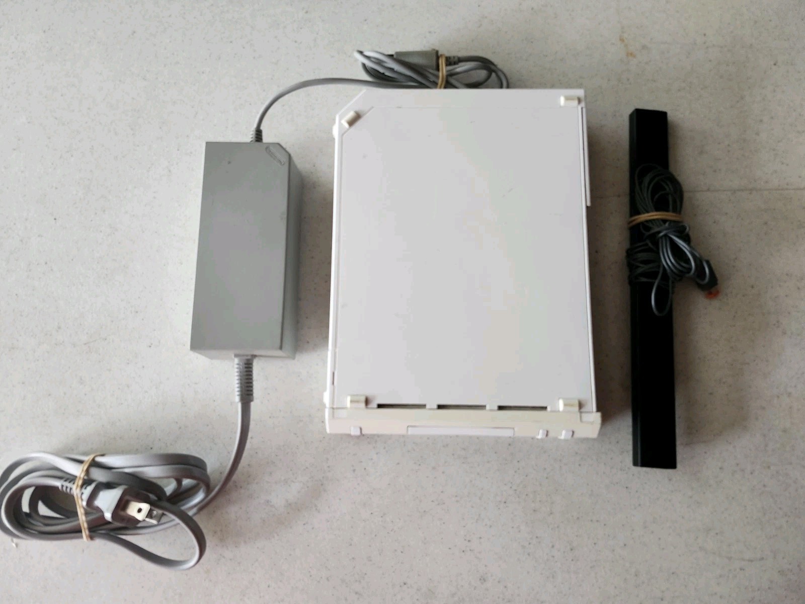 Nintendo Wii GameCube Compatible Home Console White, U.S. Model RVL-001