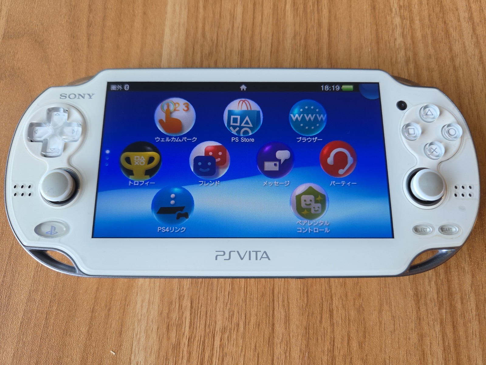 SONY PS Vita PCH-1100 Crystal white W/ Charger