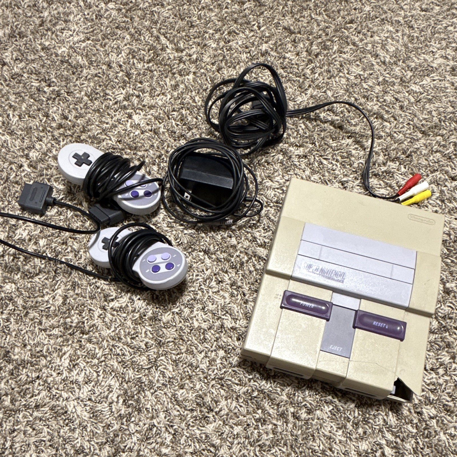 Nintendo SNES Super Nintendo Console Region Free w/2 Controllers, AV, Power