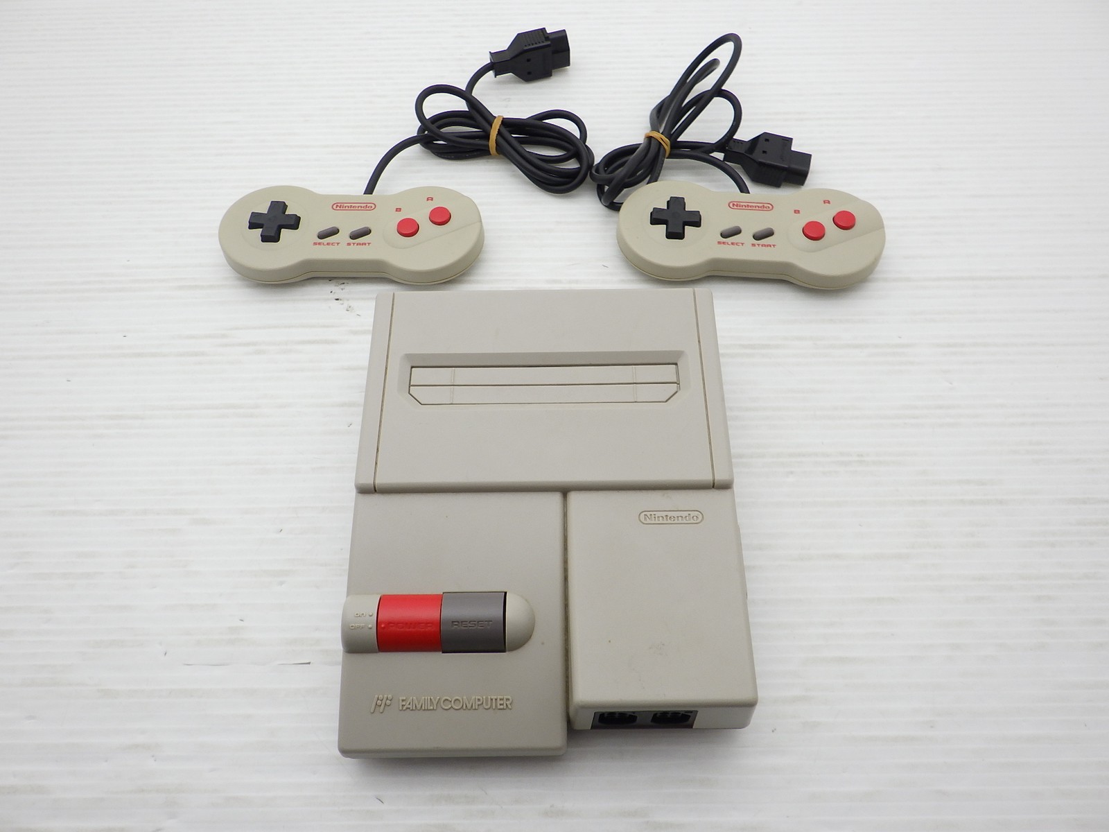 New Famicom Console (HVC-101) Famicom/NES JP GAME. 9000025566643