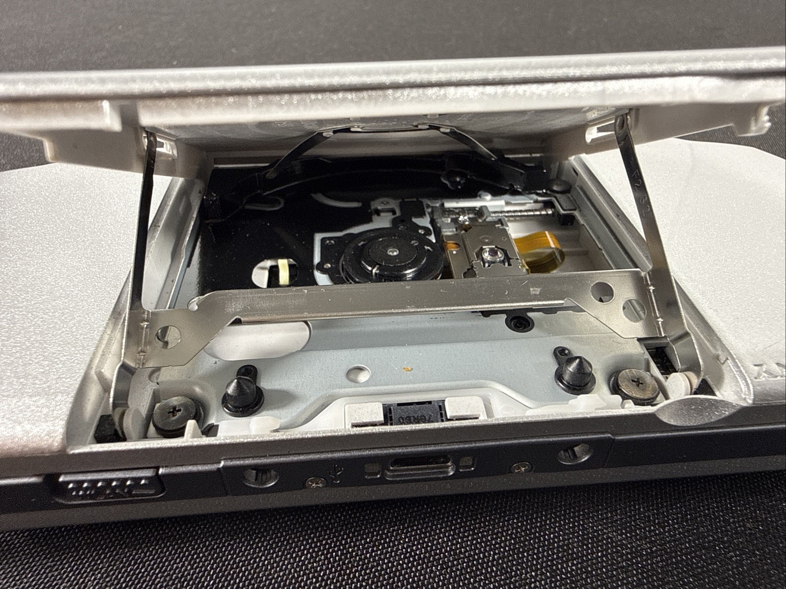 Sony PSP 2001 Silver Playstation Portable Console Crossbody Fanny Bag Needs Batt