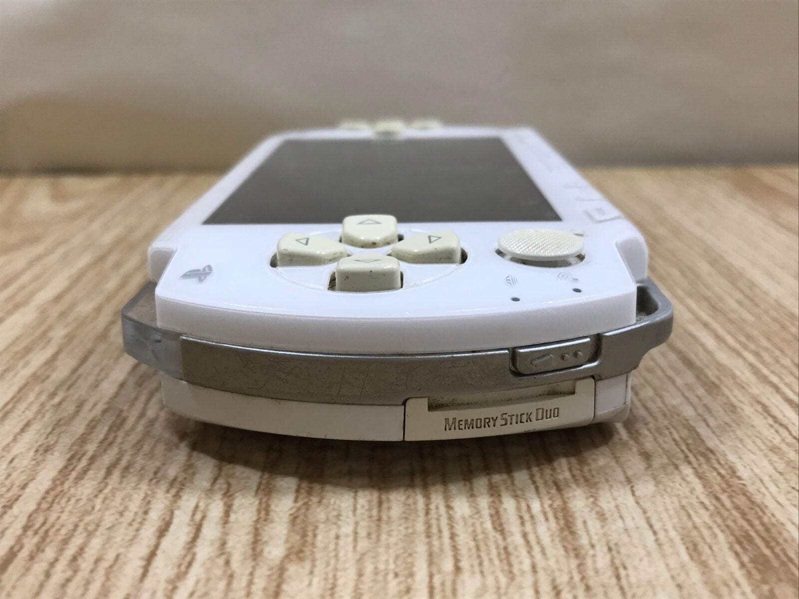 PSP-1000 CERAMIC WHITE Console Japan – With Defects GE1692