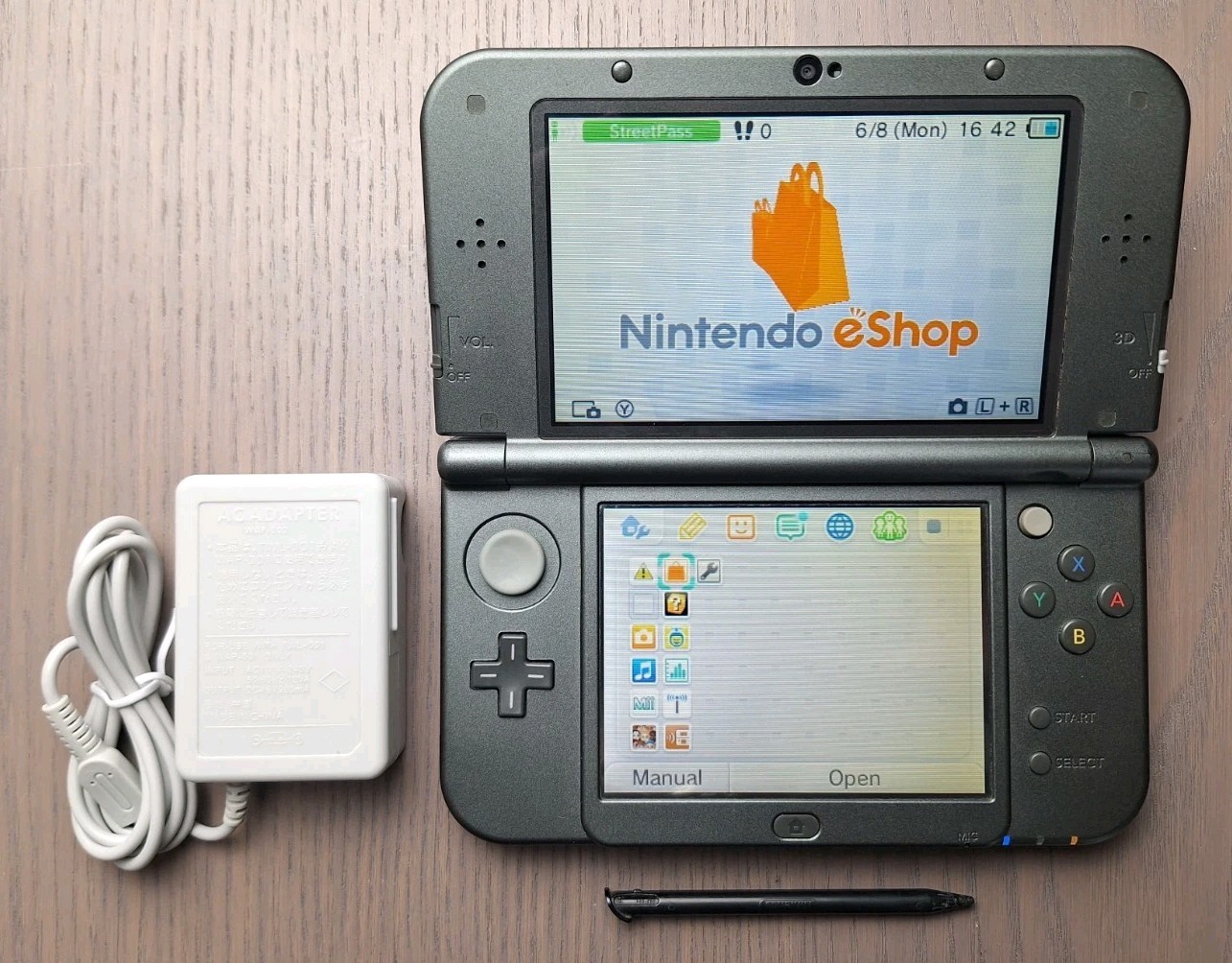 New Nintendo 3DS XL Metallic Black | Charger 32GB SD Card | REGION FREE TOP IPS