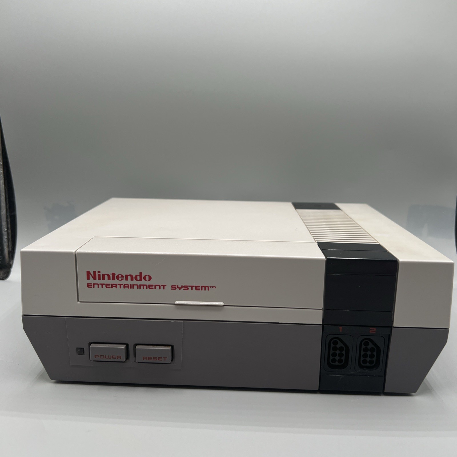 Nintendo NES-001 Console Bundle w/ Cords, Controller, Zapper & Mario/Duck Hunt
