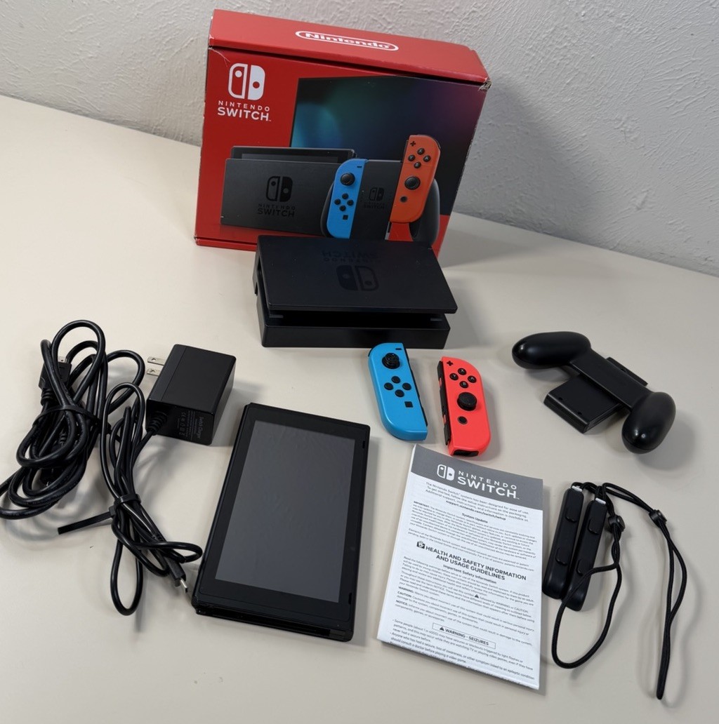 Nintendo HAC-001 32GB Switch Console With Dock For Parts Or Not Working -READ*
