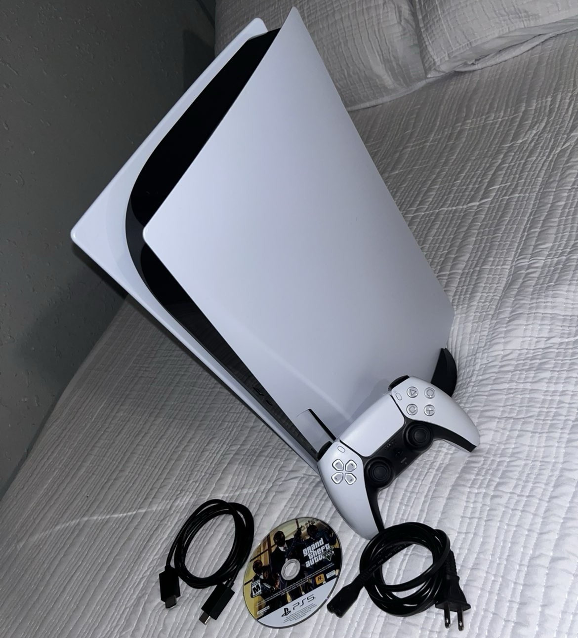 Sony PlayStation 5 PS5 Disc Console 825GB 4K Wi-Fi White/Black w/ Controller GTA