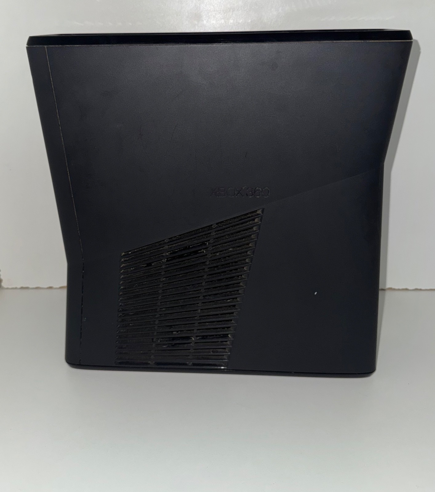 Working Xbox 360 console 500 GB two controllers with game, plus power cord