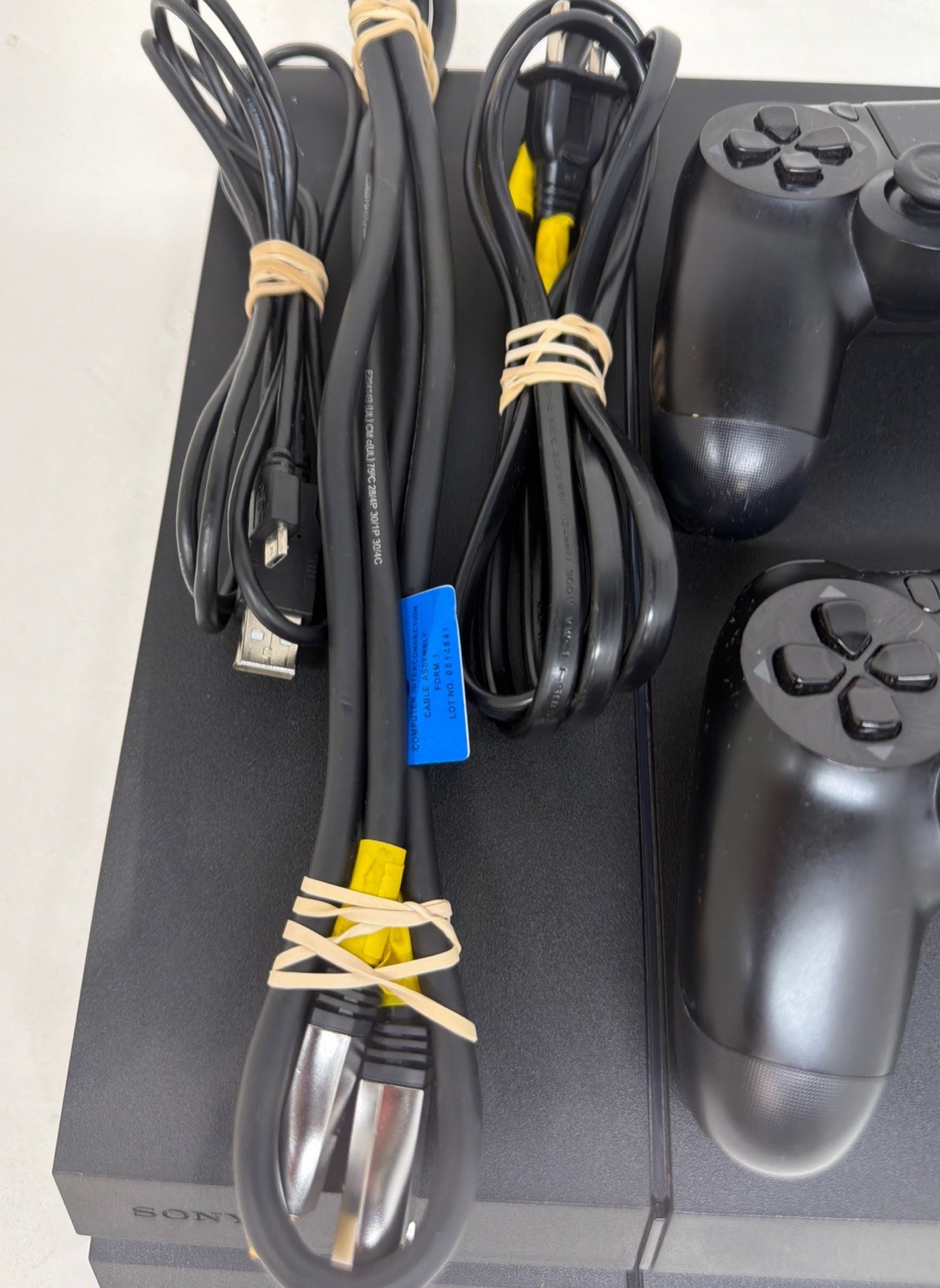 SONY * PS4 PLAYSTATION 4 * CONSOLE CUH-1215A w/ POWER CORD HDMI & 2 CONTROLLERS