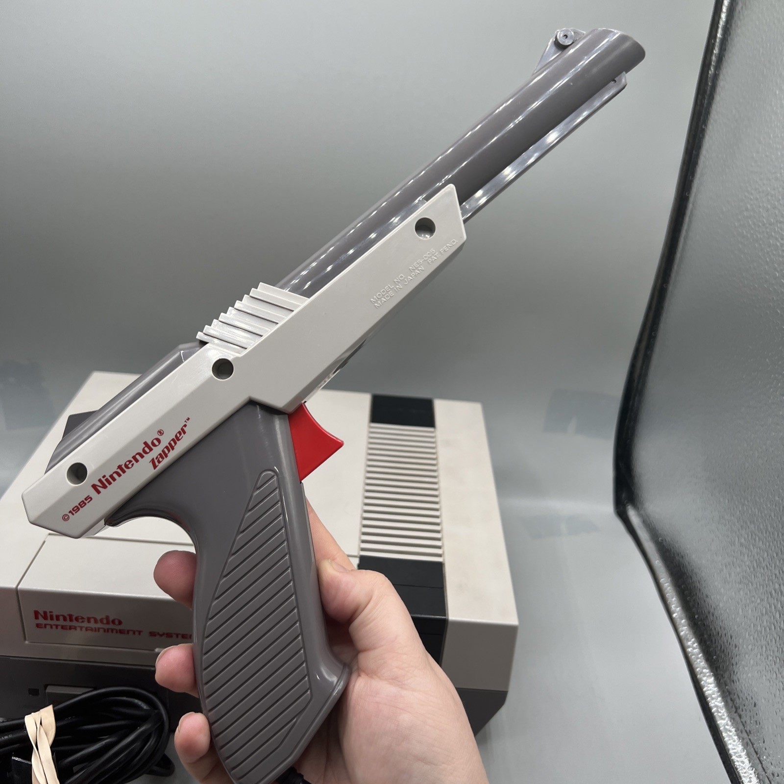 Nintendo NES-001 Console Bundle w/ Cords, Controller, Zapper & Mario/Duck Hunt