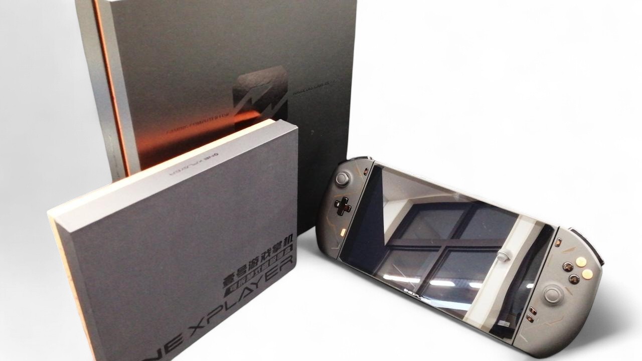 ONEXPLAYER 2 PRO Detachable Controller R7 7840U 32GB RAM 2TB SSD 8.4″ 1600p Box