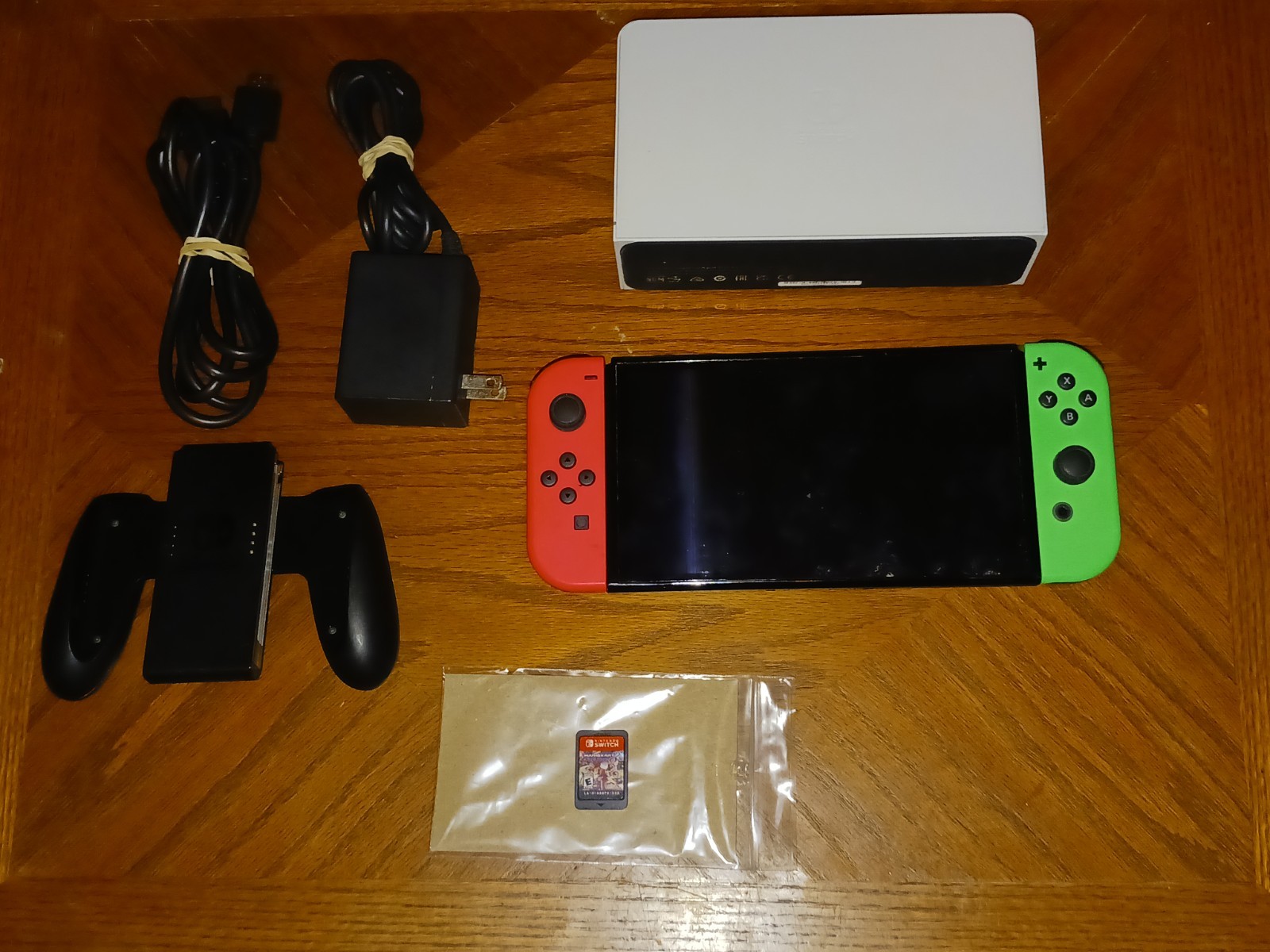 Nintendo Switch OLED Model HEG-001 Console w/ Mario Kart 8 Deluxe TESTED/WORKS